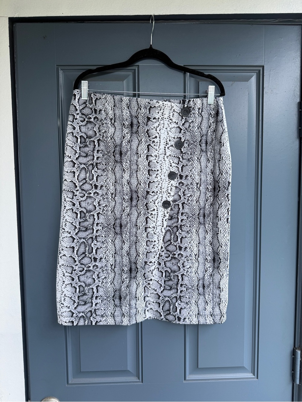 Soho Apparel Snake-Print Button-Front Pencil Skirt, Size L